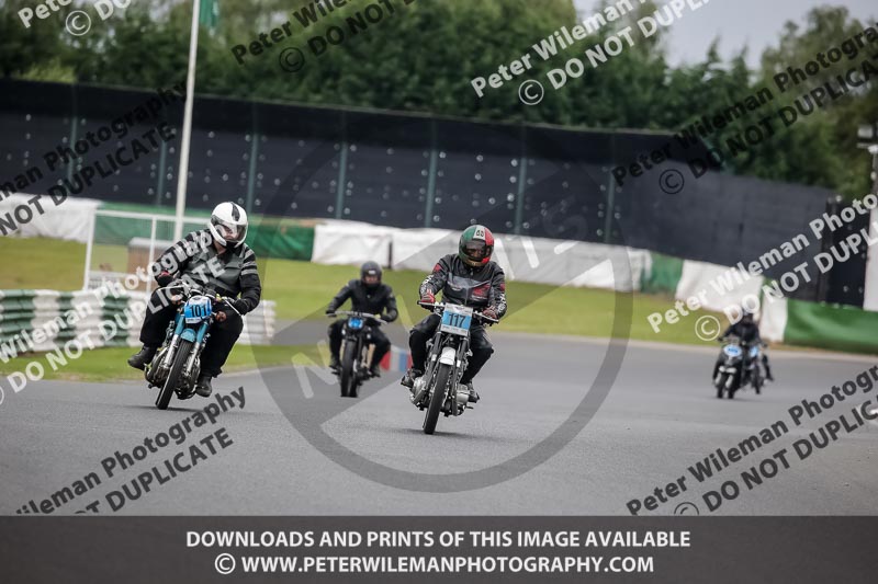 Vintage motorcycle club;eventdigitalimages;mallory park;mallory park trackday photographs;no limits trackdays;peter wileman photography;trackday digital images;trackday photos;vmcc festival 1000 bikes photographs